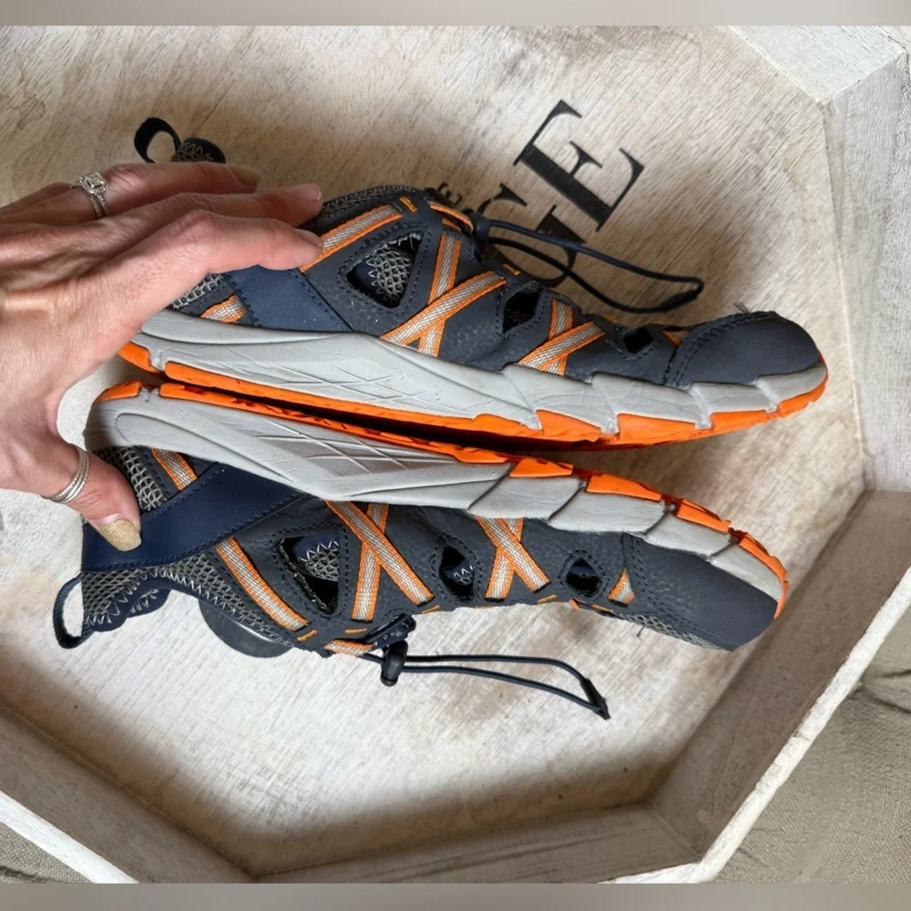 Merrell Kids Water Shoes - Navy and Orange size 7 choprock